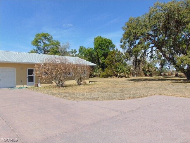 Building Photo - 1092 Riverbend Dr