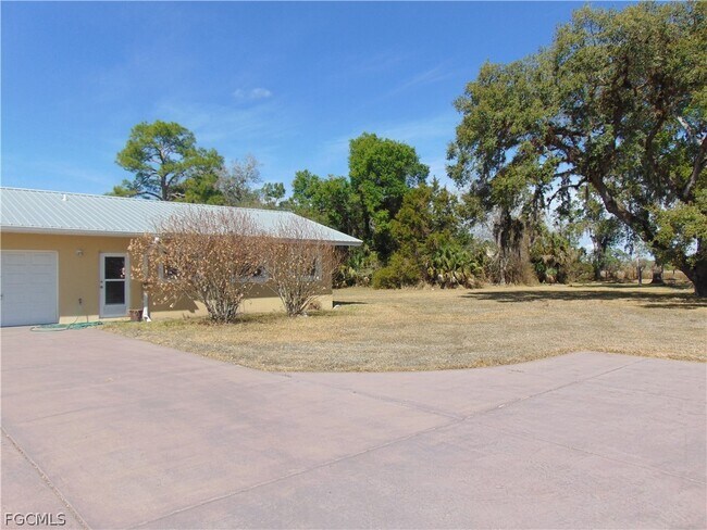 Foto del edificio - 1092 Riverbend Dr