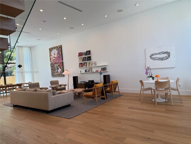 Foto del edificio - 50 NE 49th St