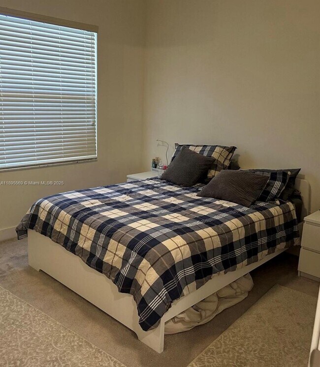 Foto del edificio - 7855 NW 104th Ave