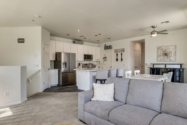 Building Photo - 2837 E Dunbar Dr