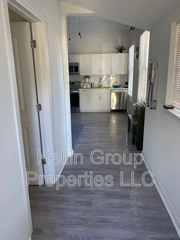 Building Photo - 308 W Amelia Ave