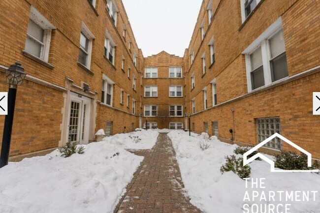 Photo - 630 W Roscoe St Apartment