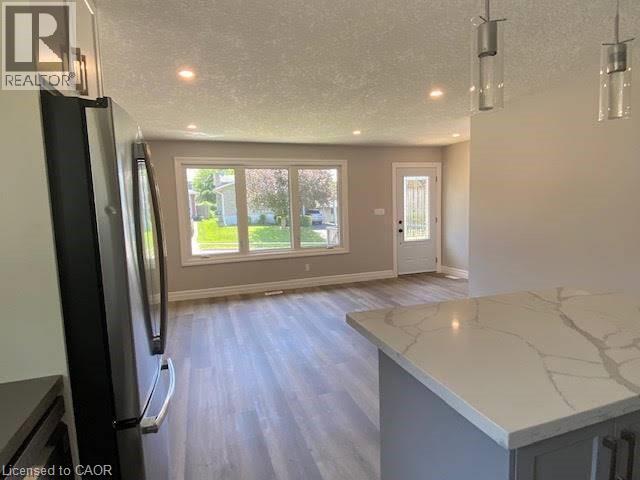 Building Photo - 38 Silver Aspen Crescent