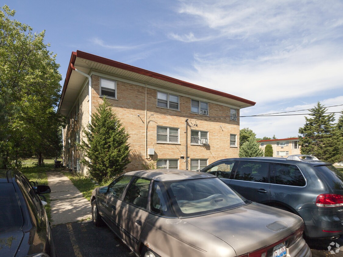Building Photo - 331 E Fullerton Ave
