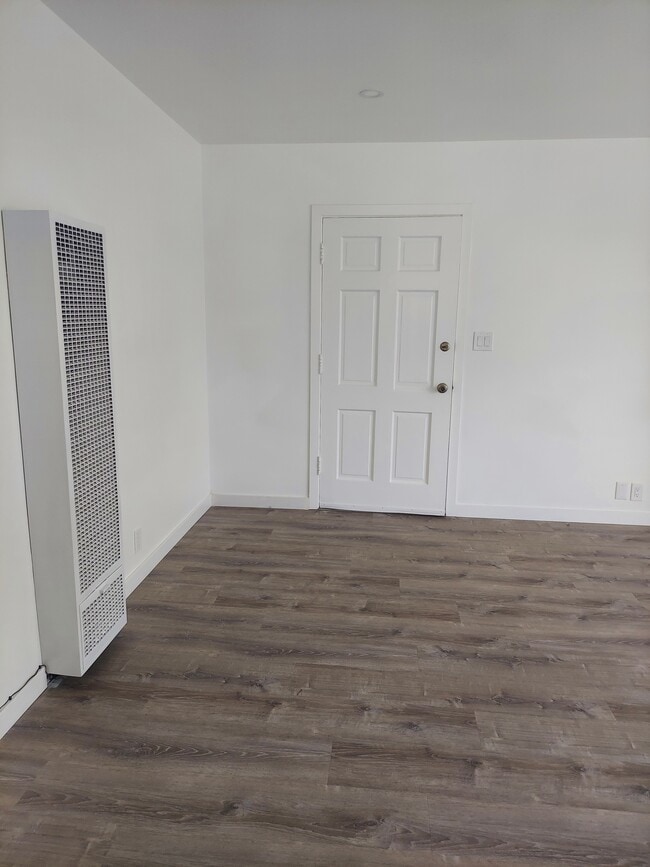 Building Photo - 5567 Kinston Ave