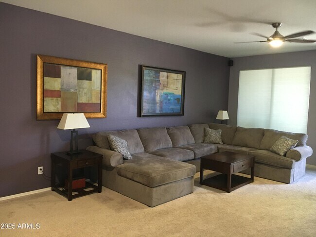 Foto del edificio - 41030 N Iron Horse Way