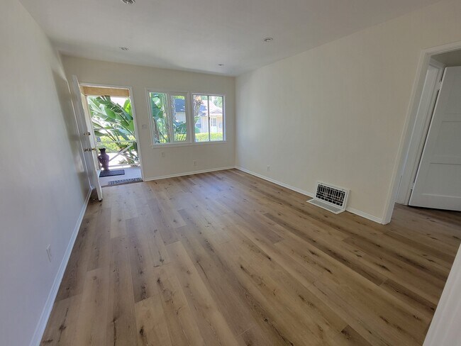 Foto del edificio - 13626 Leadwell St