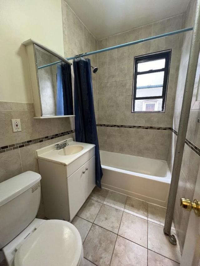 Foto del edificio - 2 bedroom in Sunnyside NY 11104