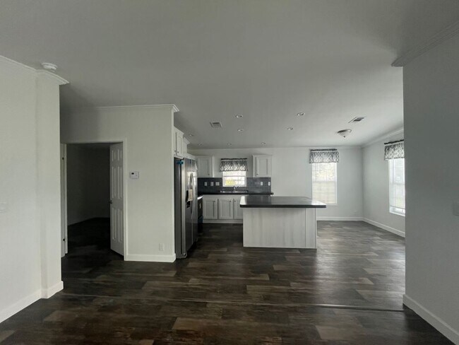 Foto del edificio - 587 Leopard Ln