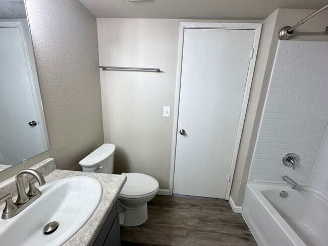Downstairs 1x1 - Bathroom - Creekside Apartments