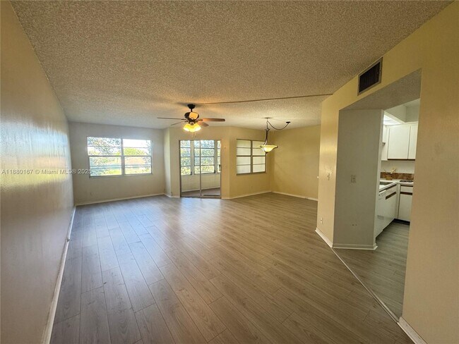 Foto del edificio - 1001 SW 128th Terrace