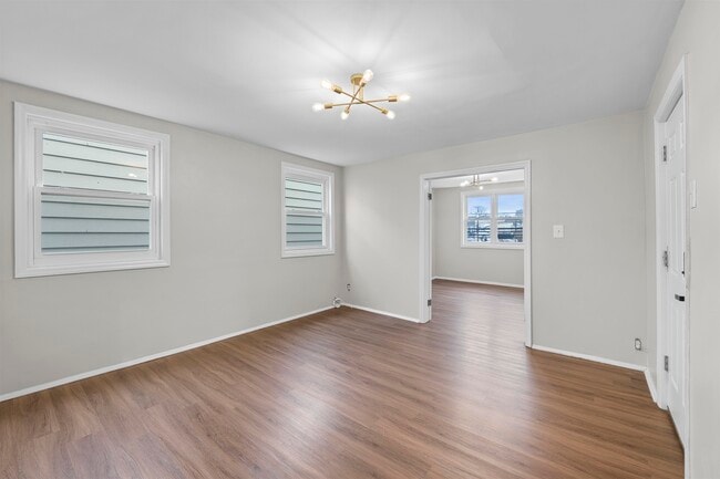 Foto del edificio - 173 MALLORY Ave