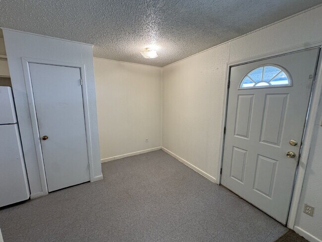 Foto del edificio - MOVE IN SPECIAL- Cozy 2-Bedroom Unit in Lubbock – Ideal for Urban Living!