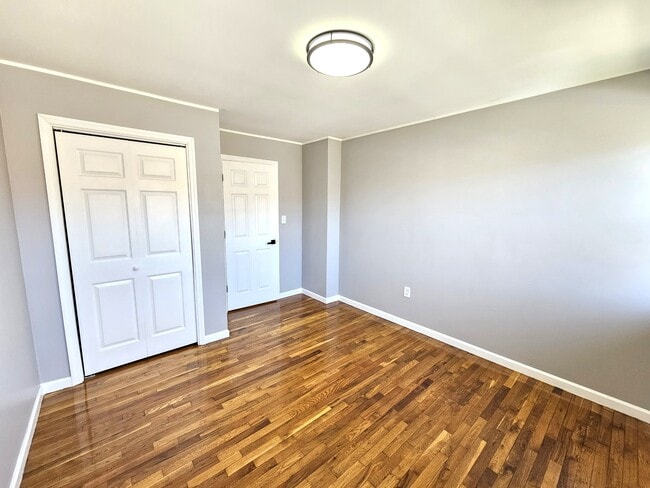 Building Photo - 1256 Waverly Plz