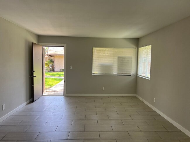 Building Photo - 3 Bedroom, 2 Bathroom