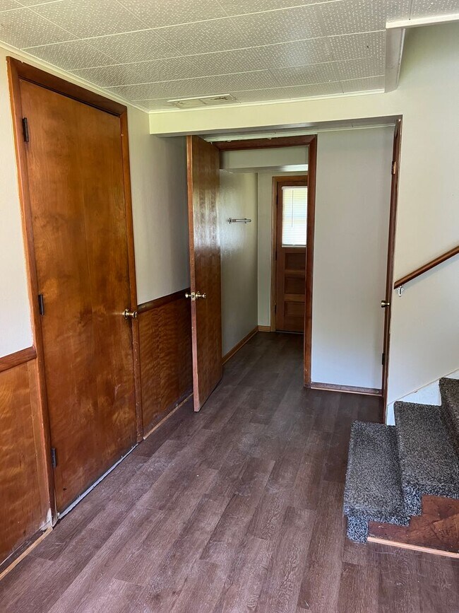 Foto del edificio - Nice 3 bedroom bi level with garage