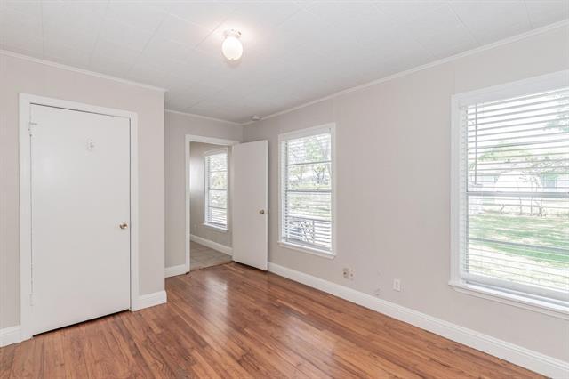 Building Photo - 305 Freeman Dr