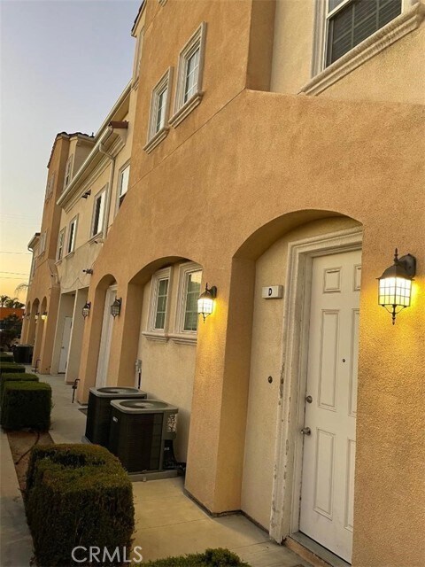 Foto del edificio - 926 W La Jolla St