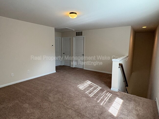 Building Photo - 2421 Girvan Dr