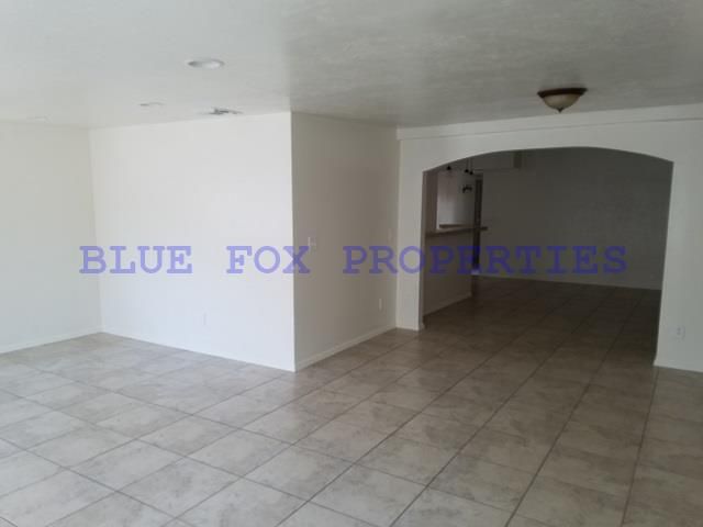 Building Photo - 3153 W Holladay St