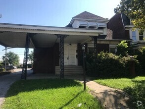 Building Photo - 517 N George St