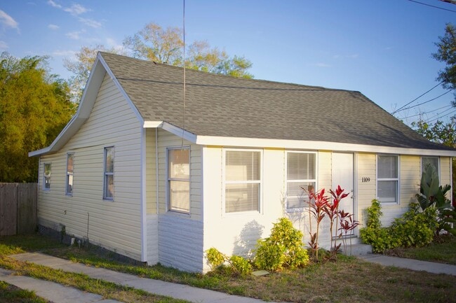 Building Photo - Spacious Clearwater Home with Modern Comforts with Private Backyard! 2bed | 1Bed