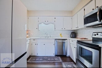 Building Photo - 615 Scott St