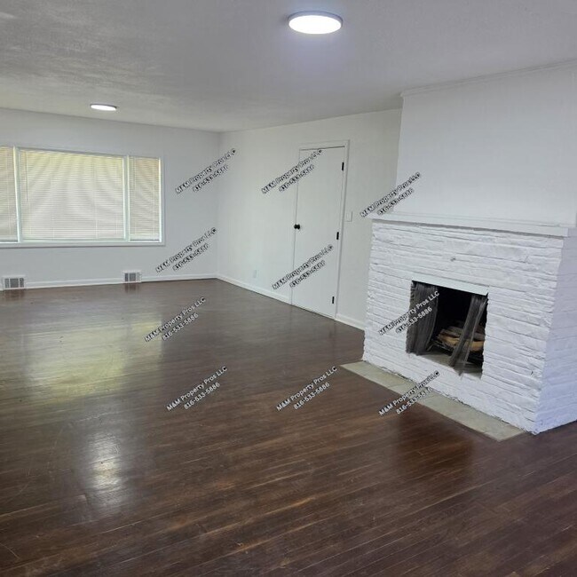 Foto del edificio - 9615 Holmes Rd