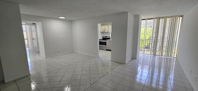 Foto del edificio - 16919 N Bay Rd