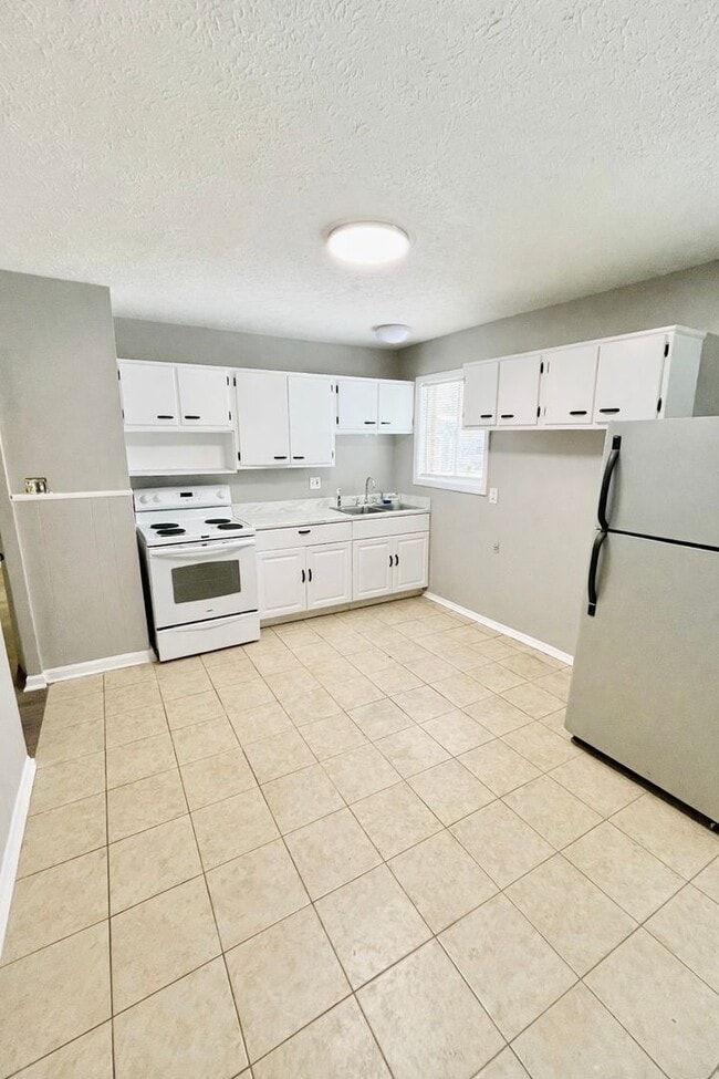 Foto del edificio - 4  Bedroom Home Ready Now