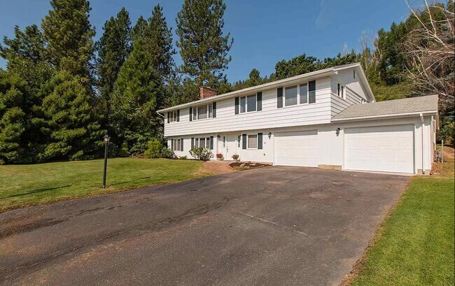 Building Photo - 8205 N Jefferson Dr