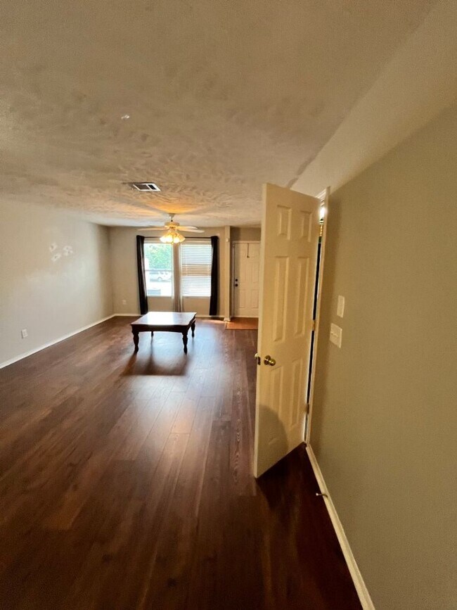 Foto del edificio - 5976 Monroe Crossing
