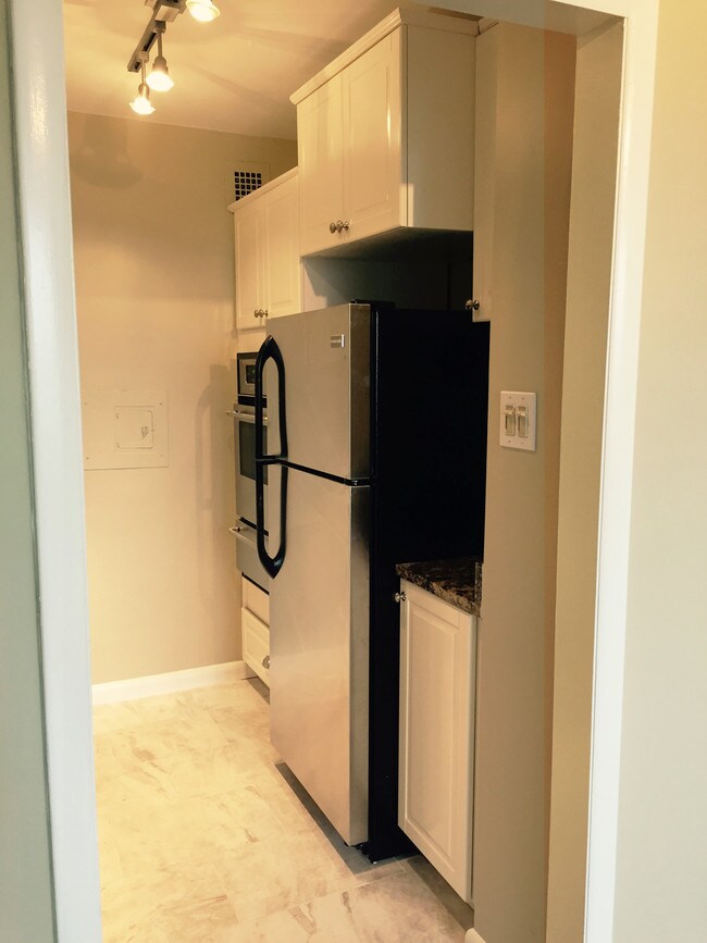 Kitchen - 10401 Grosvenor Pl