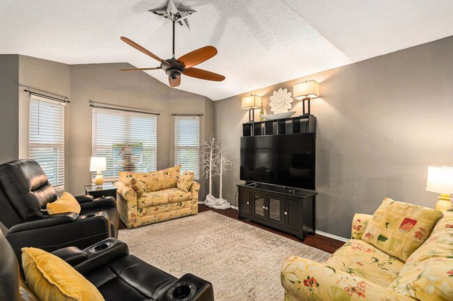 Building Photo - 5727 Biscayne Ct