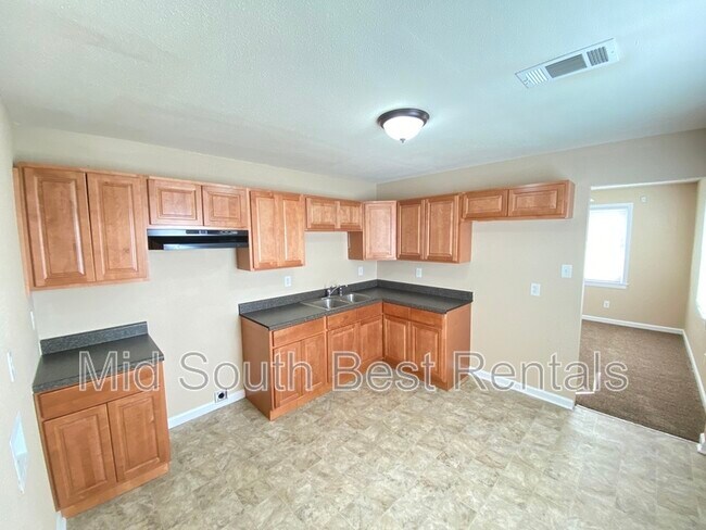 Building Photo - 1461 Oaklawn St