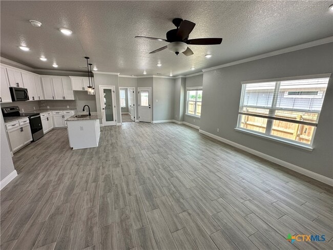 Building Photo - 1527 Sideoats Ln
