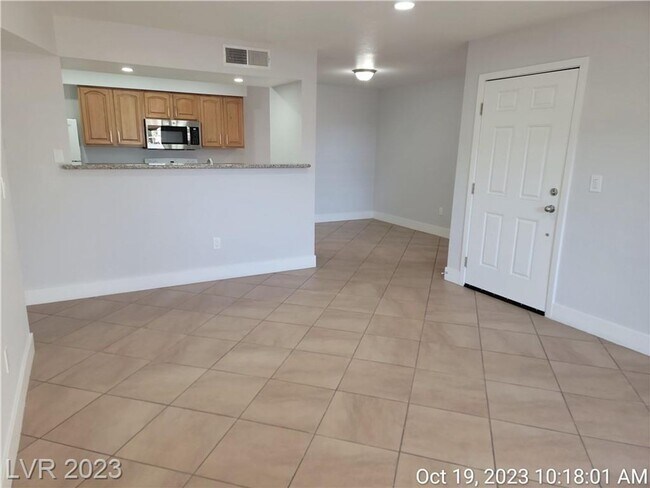 Foto del edificio - FANTASTIC 1ST FLOOR CONDO IN GATED SOUTHWE...