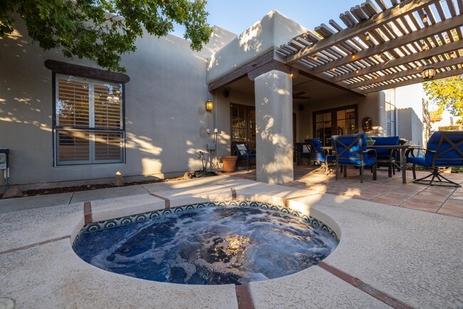 Hot tub in backyard - 3121 E Claremont Ave