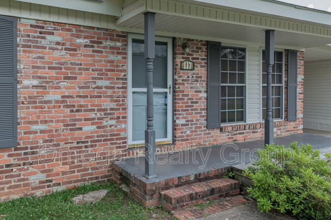Building Photo - 117 Franklin Dr N