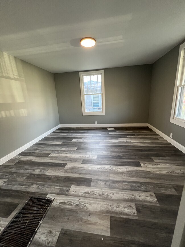 Building Photo - 1218 E 35th St