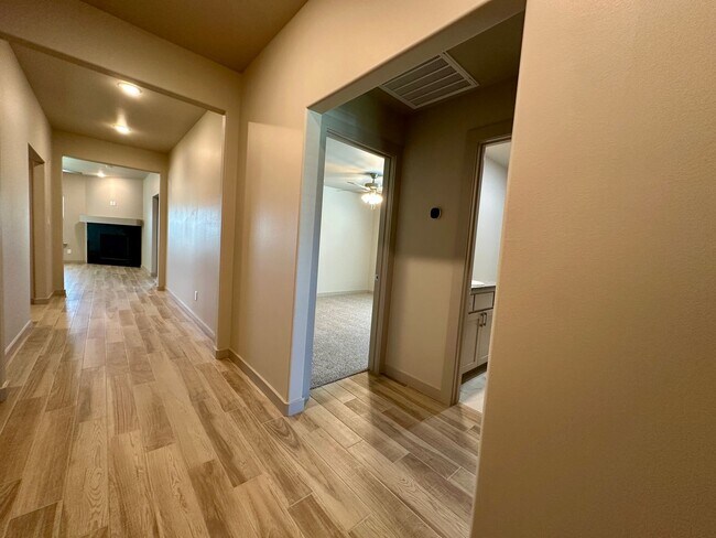 Building Photo - Brand New 3Bed/2Bath Available! 1,749 sq f...