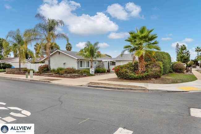 Building Photo - Charming 3 Bedroom 2 Bath Home in Sierra M...
