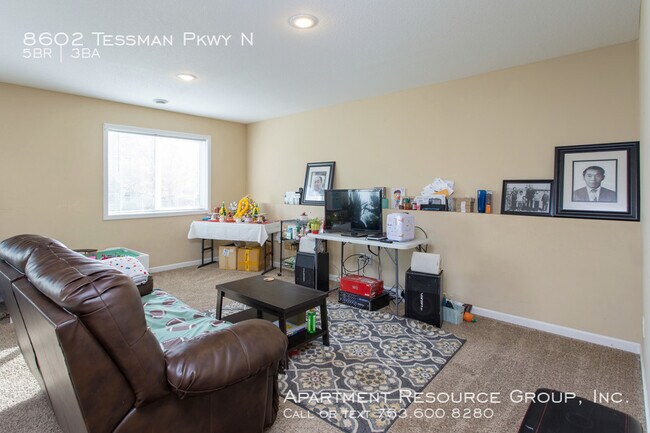 Foto del edificio - 8602 Tessman Pkwy