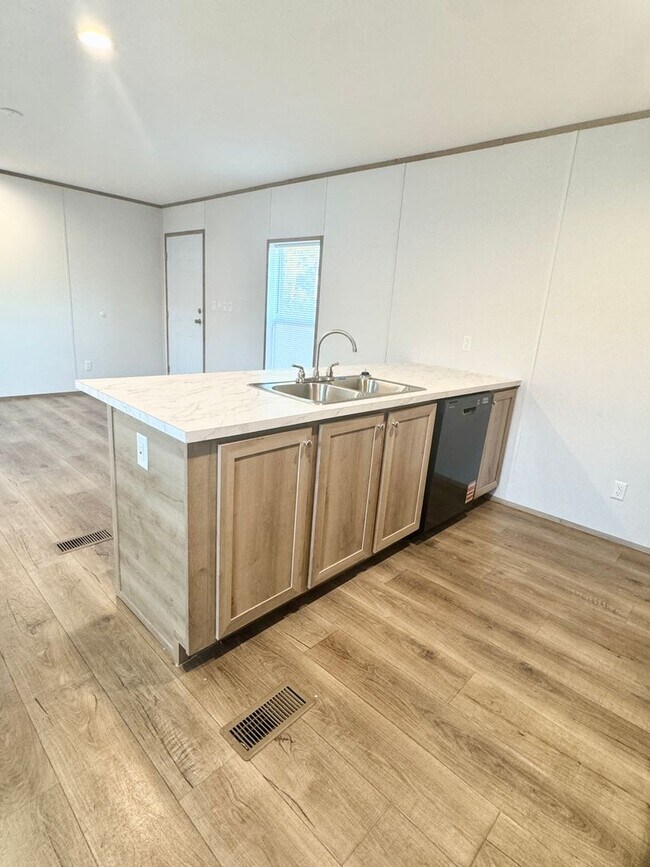 Foto del edificio - Move in Ready! 3 bedrooms/ 2 Baths! Beautiful space!