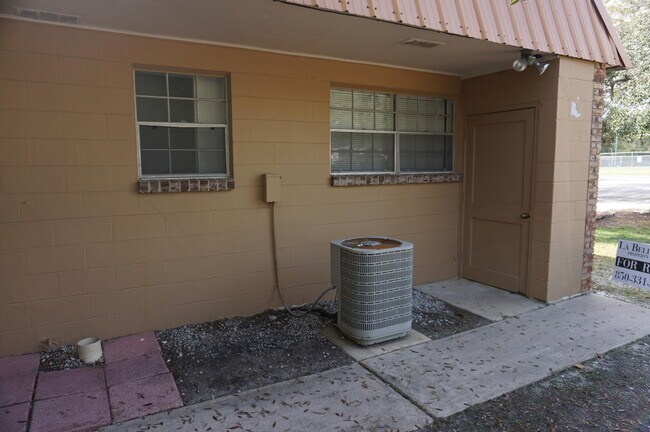 Building Photo - 76 4th Ave