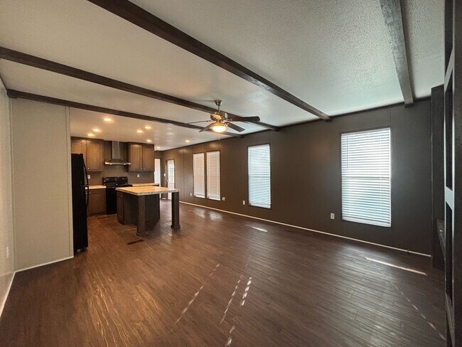 Foto del edificio - 106 E Semands St