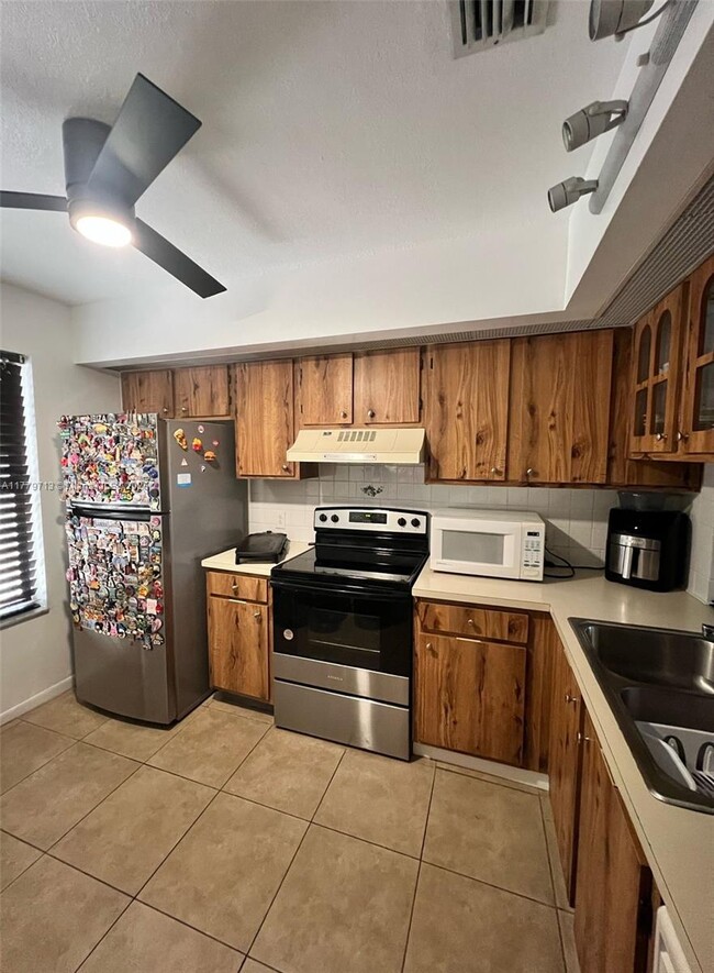 Building Photo - 208 Lake Pointe Dr