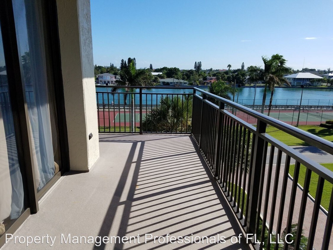 Primary Photo - 7600 Bayshore Dr
