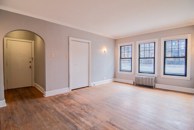 Building Photo - 1618 W Farwell Ave